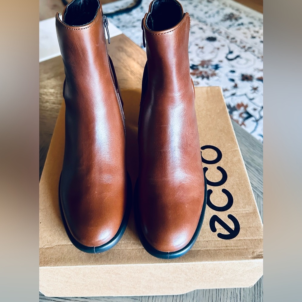 Ecco Women's Tan Leather Moto Boots